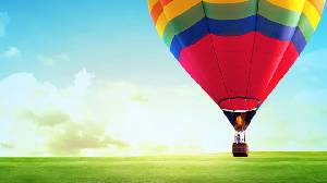 5張天空中的動態熱氣球PPT背景圖片