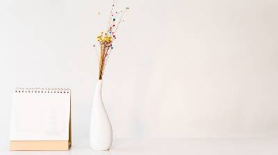 新鮮的花瓶小花日曆PPT背景圖片