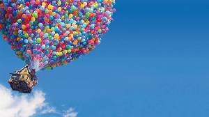 藍天白雲氣球飛屋環遊記PPT背景圖片
