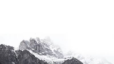兩座優雅的阿爾卑斯山峰的PPT背景圖片