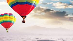 天空中的热气球 PPT背景图片
