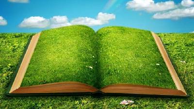 綠色植物覆蓋的書籍PPT背景圖片
