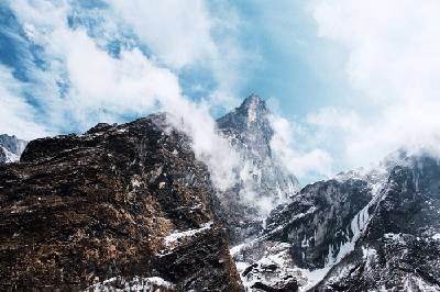 三張雪山阿爾卑斯山PPT背景圖片